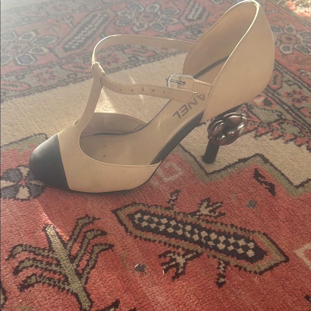 CHANEL Cream and Black Heels with T-Strap Design - Picture 2 of 5